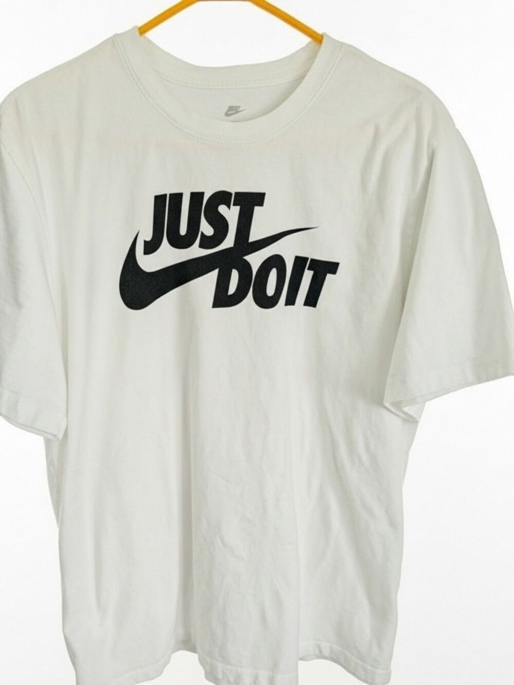 Nike Men's Just Do It Swoosh Graphic Athletic Workout Gym T-Shirt